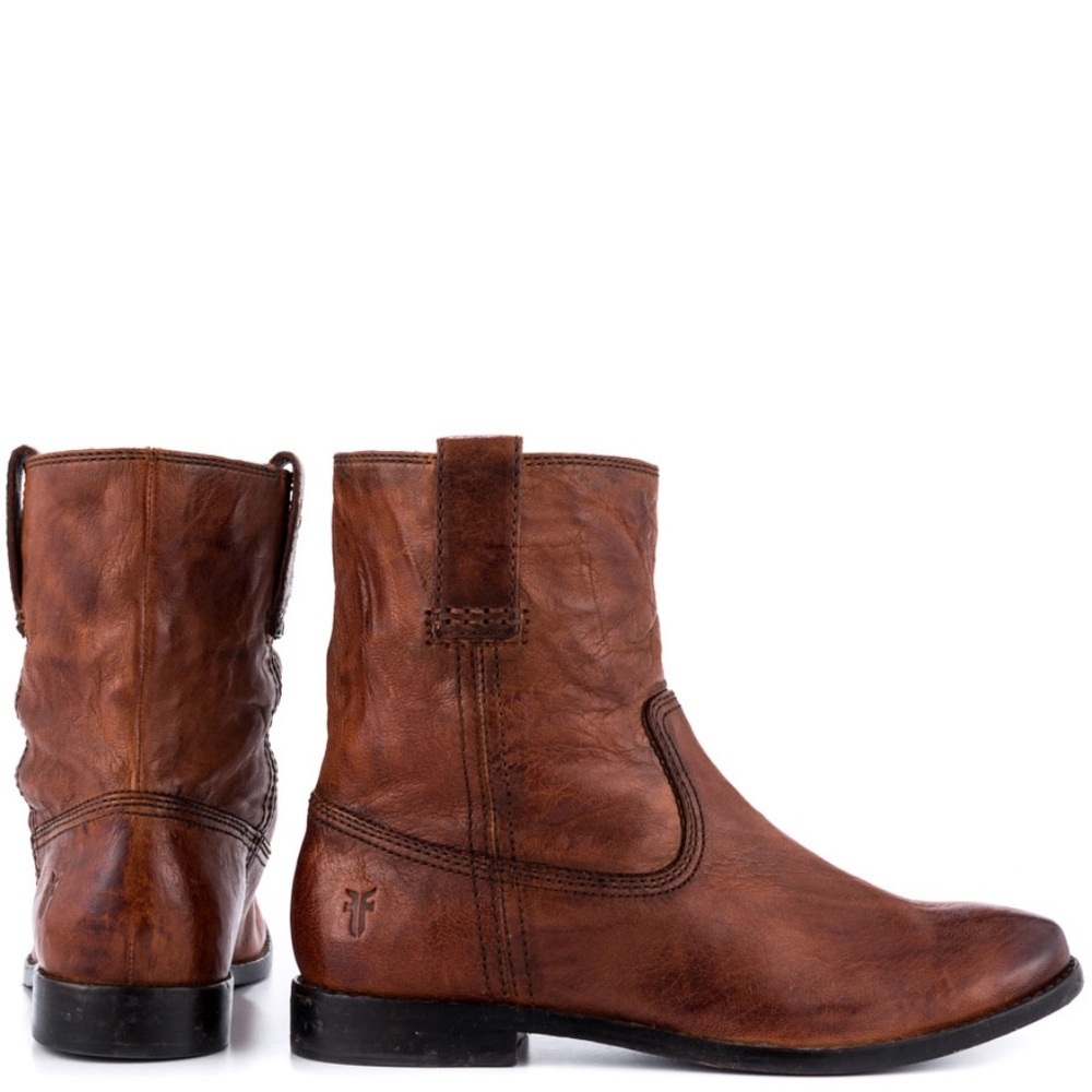 Frye Anna Shortie Boot in brown!